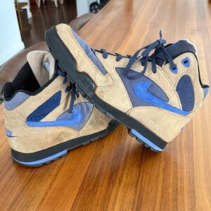 Near mint vintage 1990s Nike Caldera ACG hiking boots men’s sz 9.5